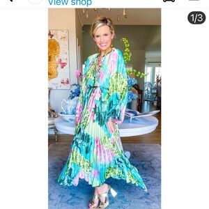 Worn one time 1 size fits all . Very pretty.